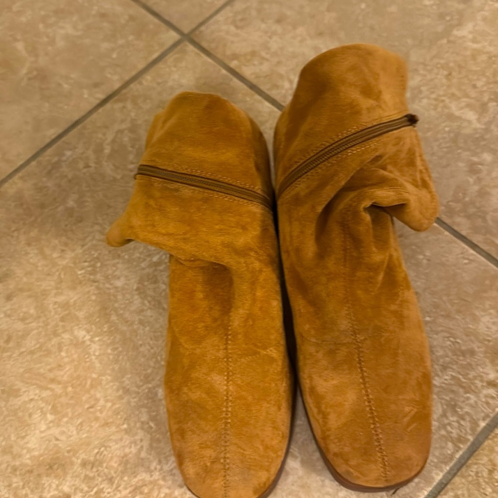 Boots, camel